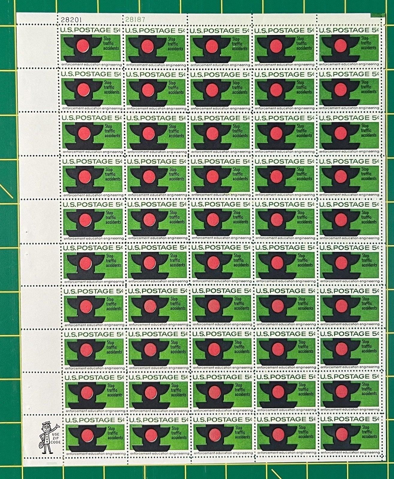 US 1272 MNH Sheet 5 Cent Traffic Safety Signal ZAYIX 0825L1561