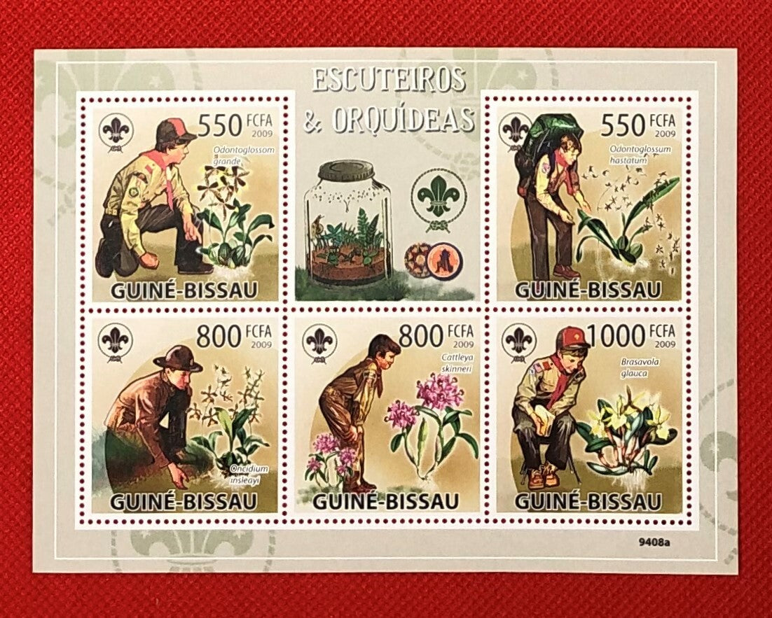 Guinea-Bissau Mi 4355-4359KB MNH Scouts Flowers souvenir sheet ZAYIX 0825SB4277