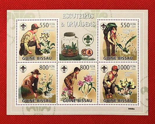 Guinea-Bissau Mi 4355-4359KB MNH Scouts Flowers souvenir sheet ZAYIX 0825SB4277