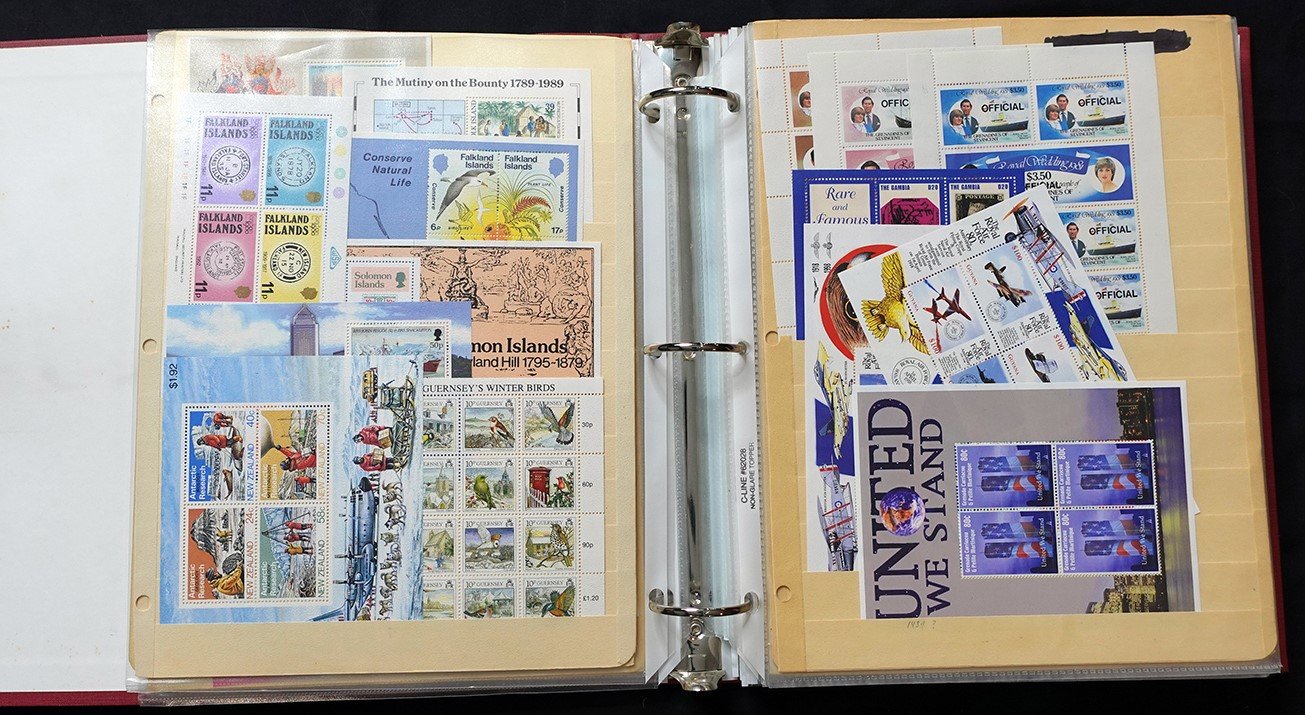 Topical Worldwide Souvenir & Mini Sheet Collection Zayix Stamps 0425-C0002