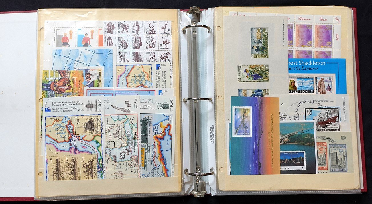 Topical Worldwide Souvenir & Mini Sheet Collection Zayix Stamps 0425-C0002