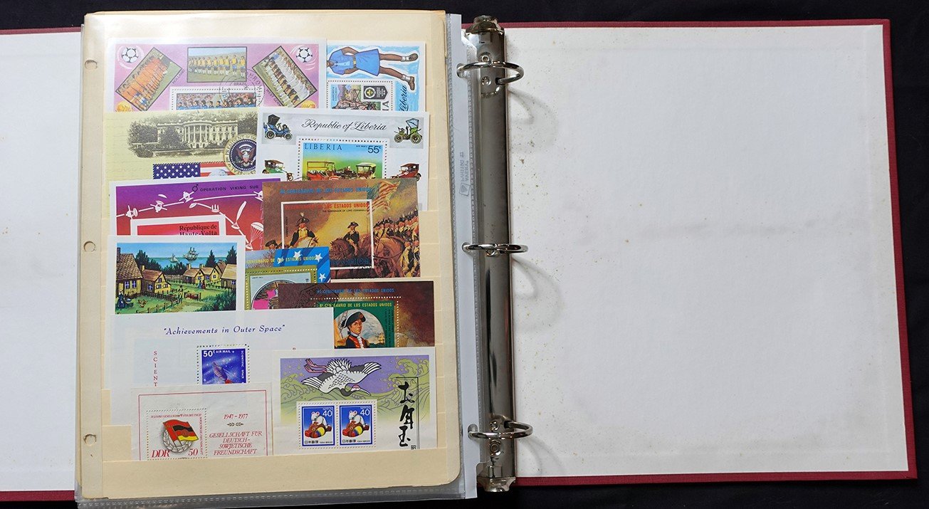 Topical Worldwide Souvenir & Mini Sheet Collection Zayix Stamps 0425-C0002