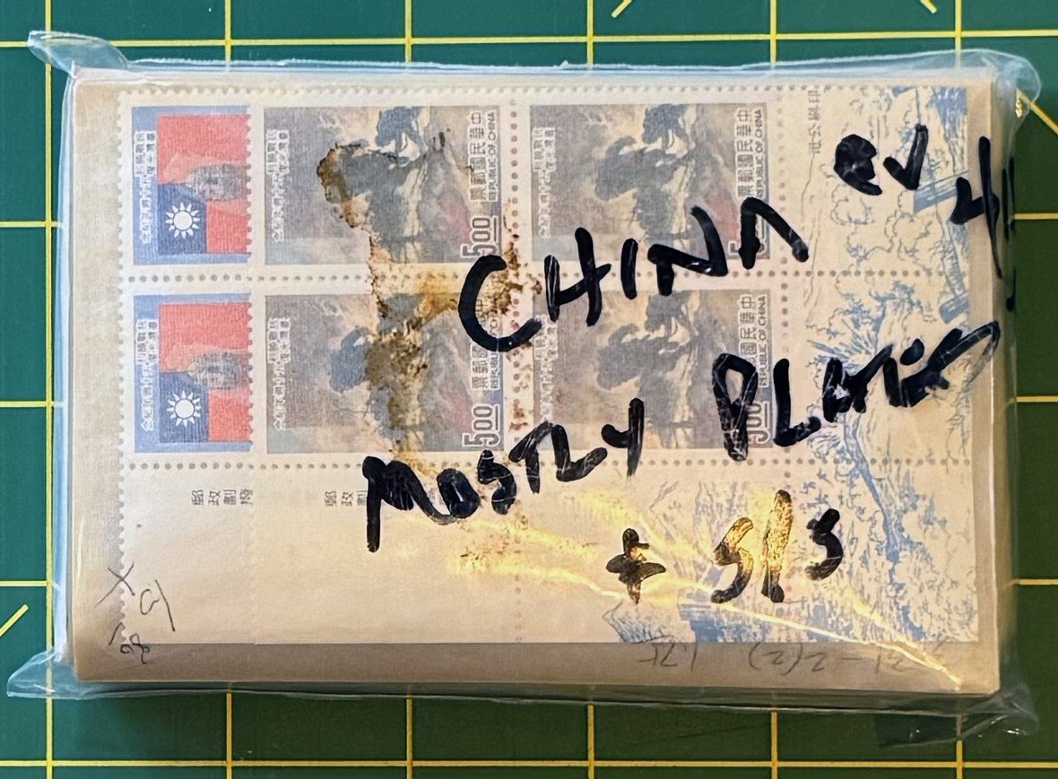 Taiwan (ROC) MNH Dealer's Stock in 40 Glassines CV $415 Zayix Stamps 0825CB4488