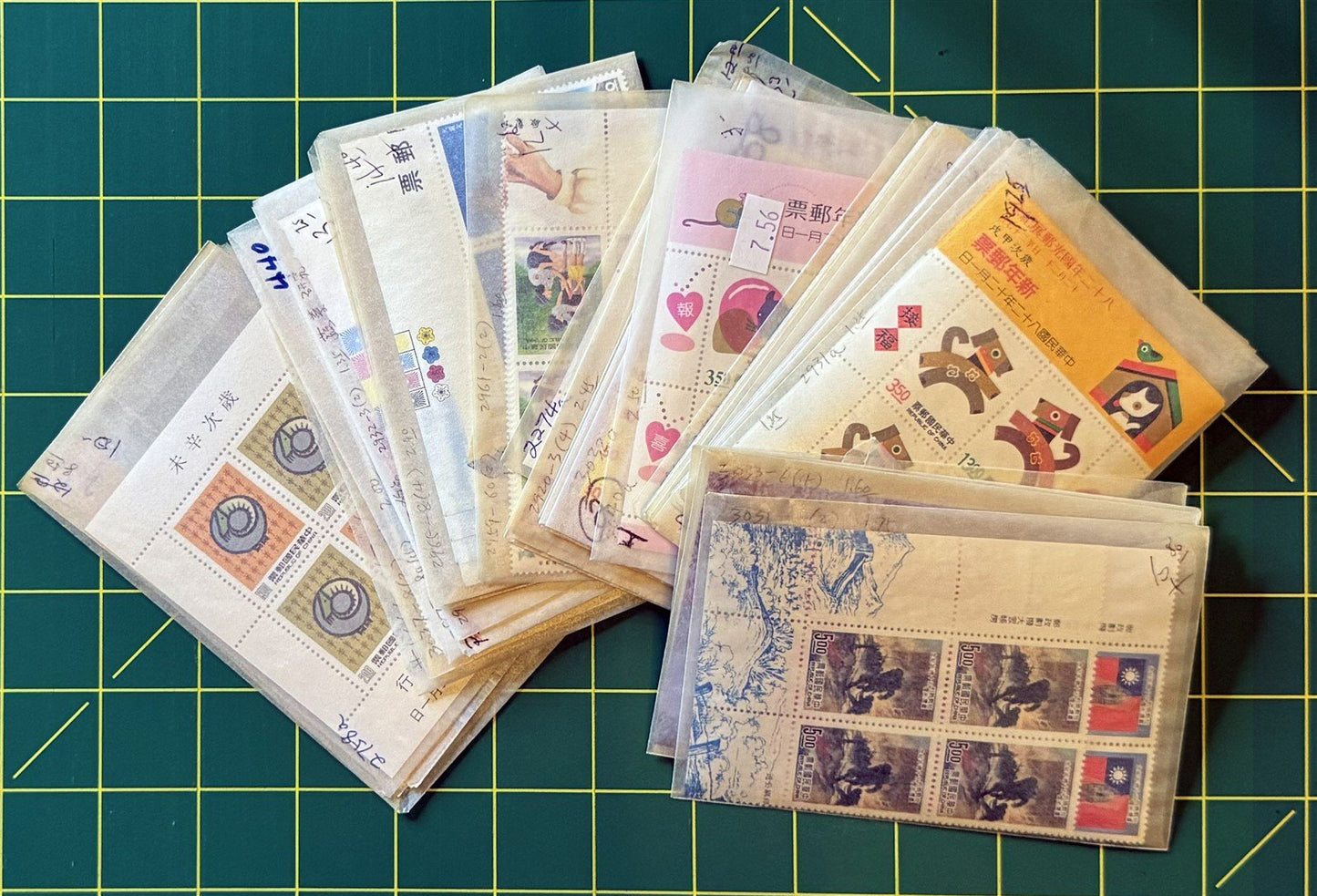 Taiwan (ROC) MNH Dealer's Stock in 40 Glassines CV $415 Zayix Stamps 0825CB4488