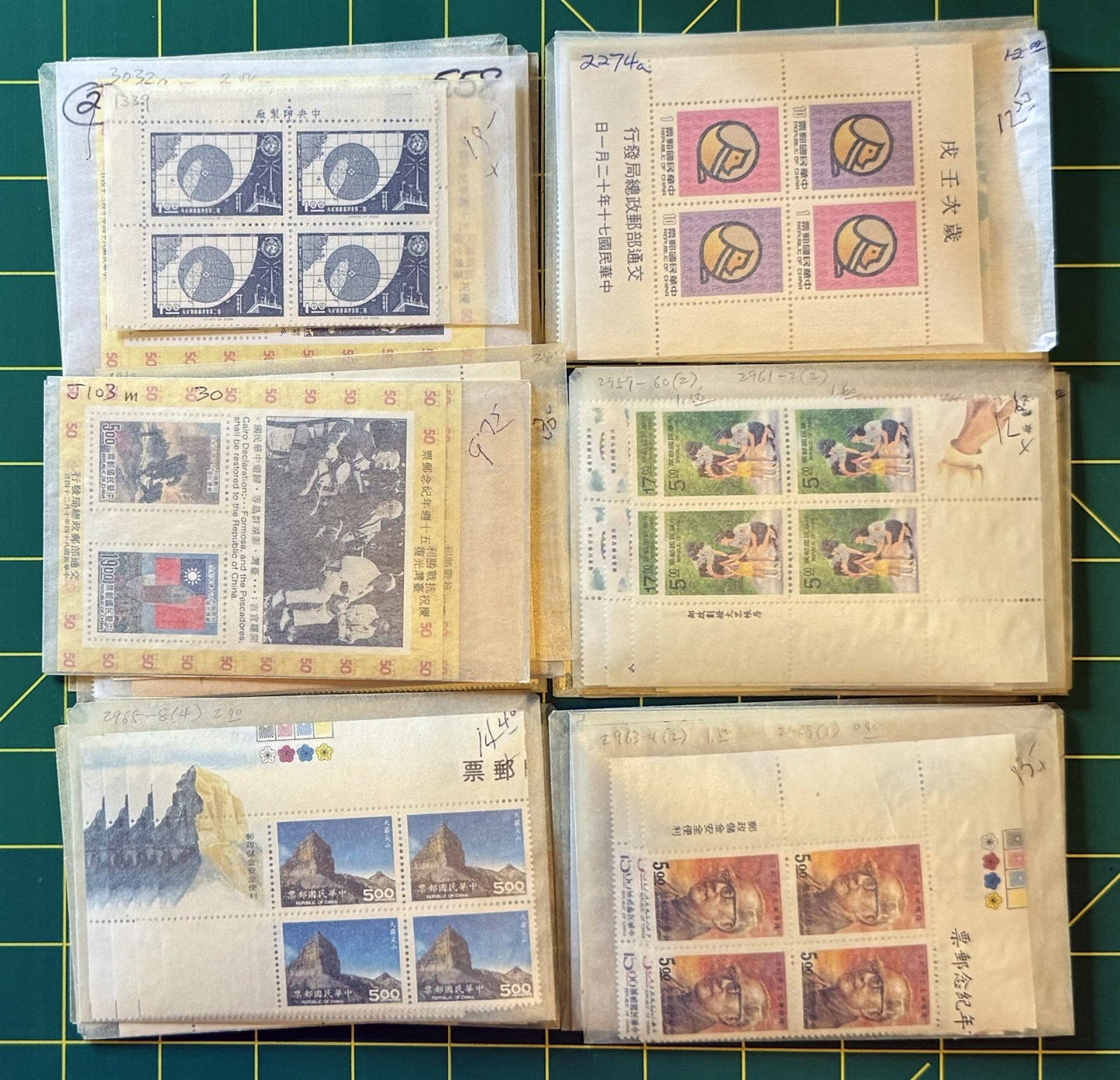 Taiwan (ROC) MNH Dealer's Stock in 40 Glassines CV $415 Zayix Stamps 0825CB4488