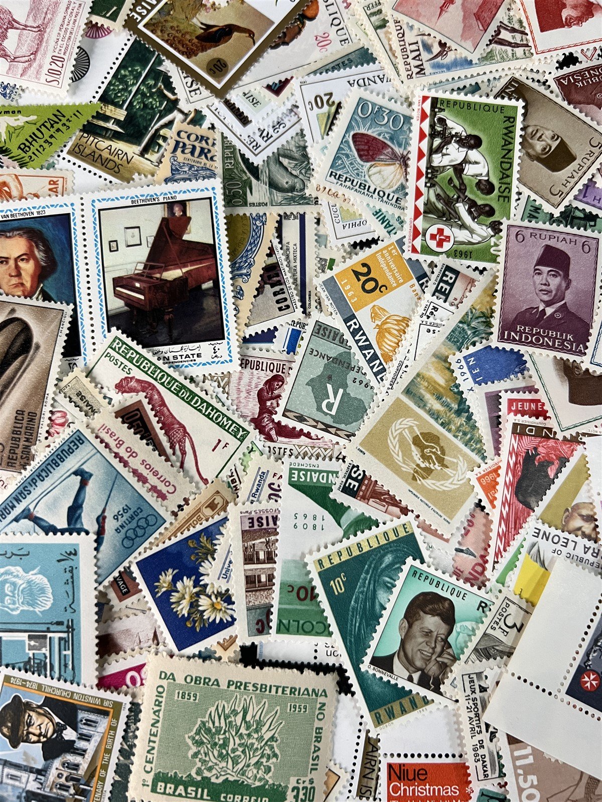 Mint Worldwide Stamp Mixture Unchecked Off Paper Lot Kiloware 1 oz/28g ZAYIX