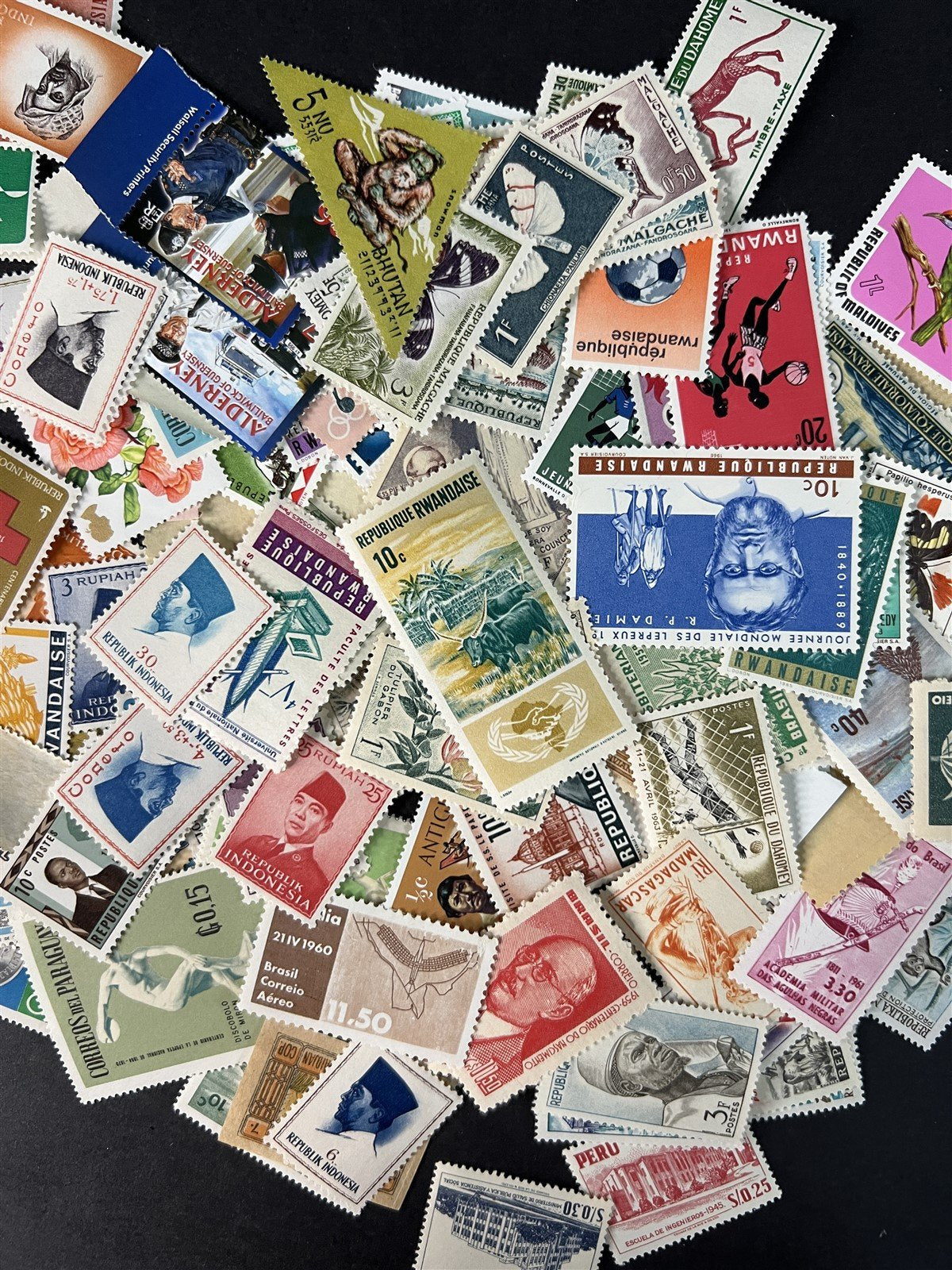 Mint Worldwide Stamp Mixture Unchecked Off Paper Lot Kiloware 1 oz/28g ZAYIX