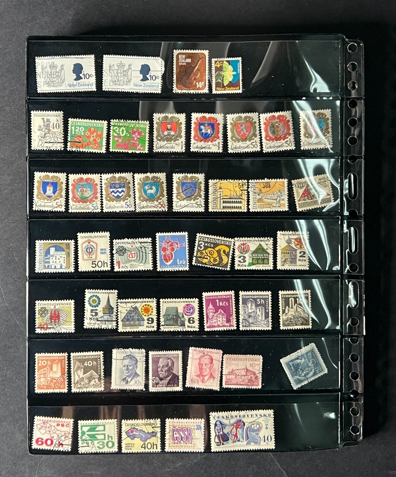 World Stockbook Stamp Collection Hundreds of Stamps Assorted Countries ZAYIX