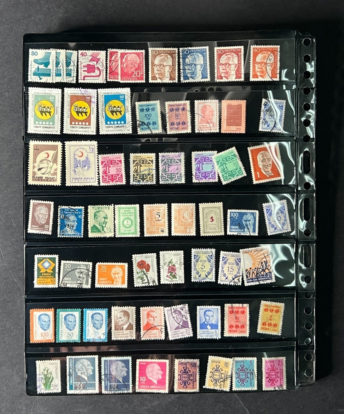 World Stockbook Stamp Collection Hundreds of Stamps Assorted Countries ZAYIX