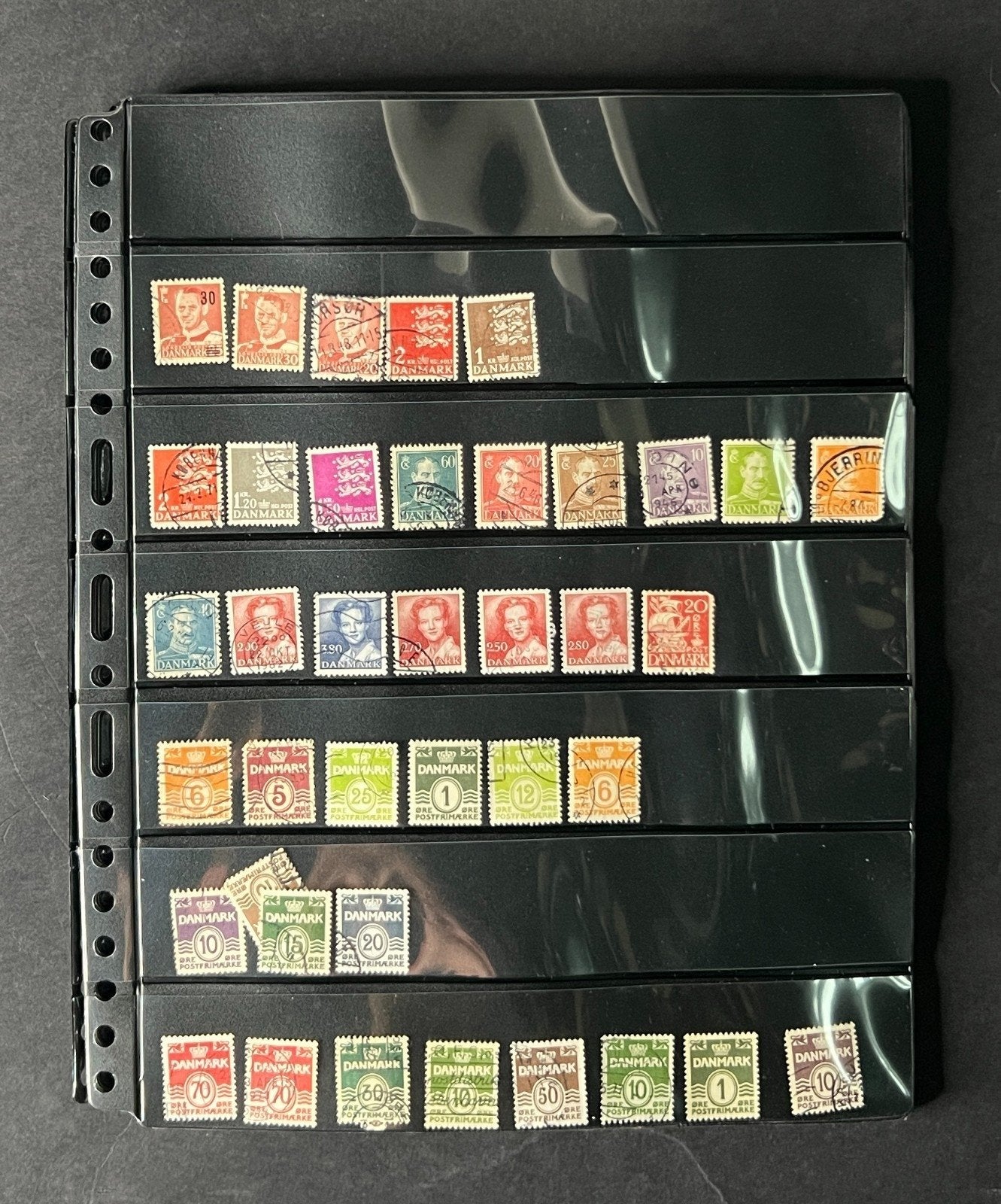 World Stockbook Stamp Collection Hundreds of Stamps Assorted Countries ZAYIX