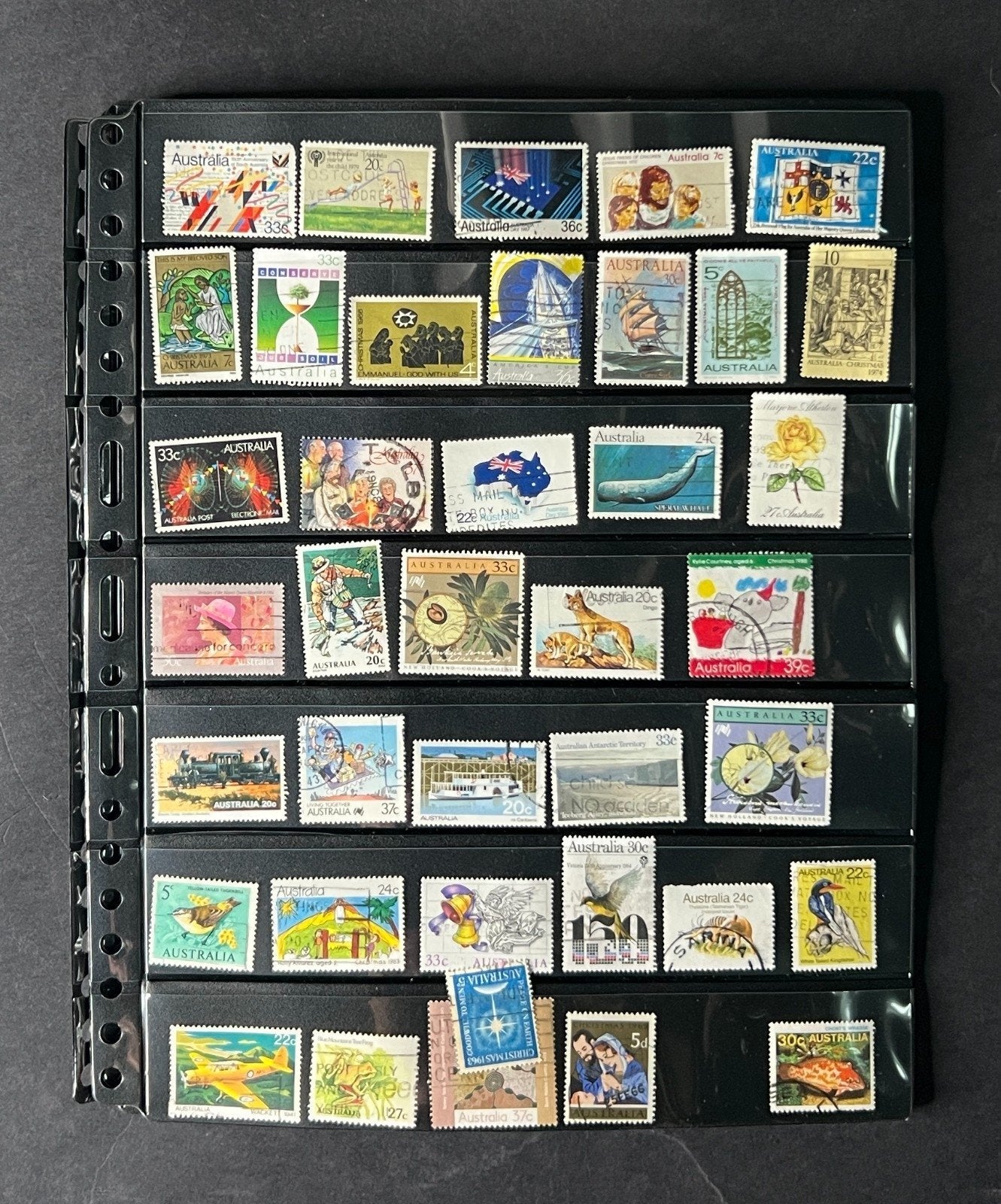 World Stockbook Stamp Collection Hundreds of Stamps Assorted Countries ZAYIX