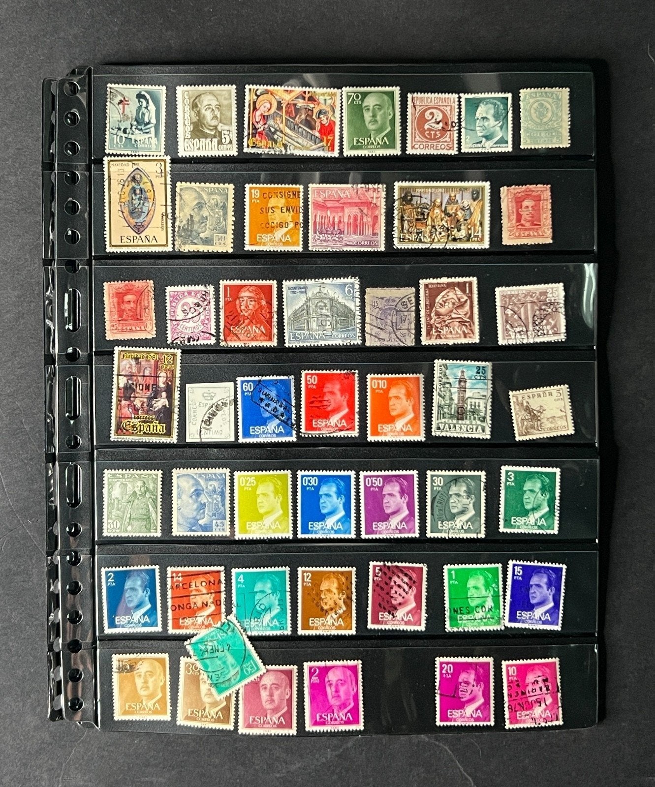 World Stockbook Stamp Collection Hundreds of Stamps Assorted Countries ZAYIX