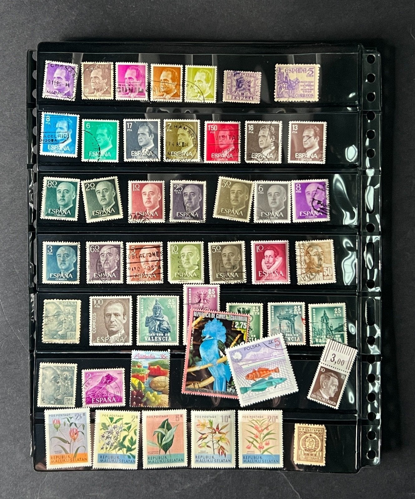 World Stockbook Stamp Collection Hundreds of Stamps Assorted Countries ZAYIX