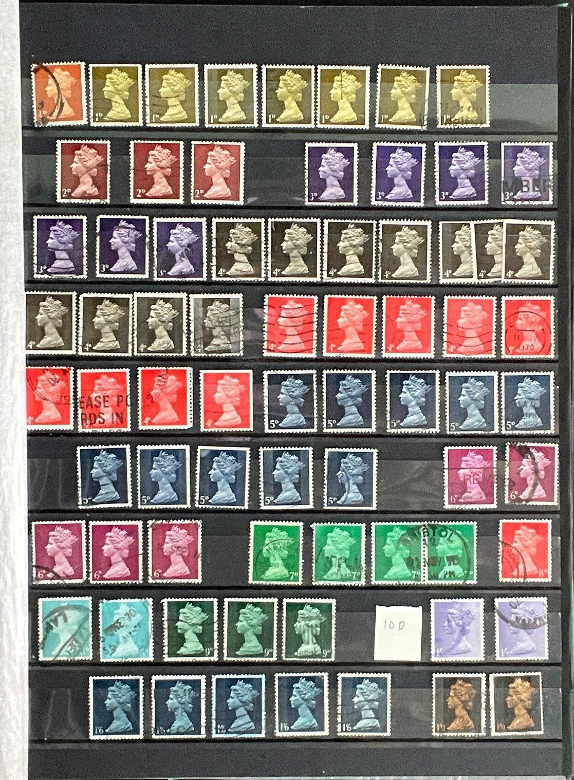 Machin Stamp Collection Stock Book Hundreds of Stamps Mint & Used ZAYIX