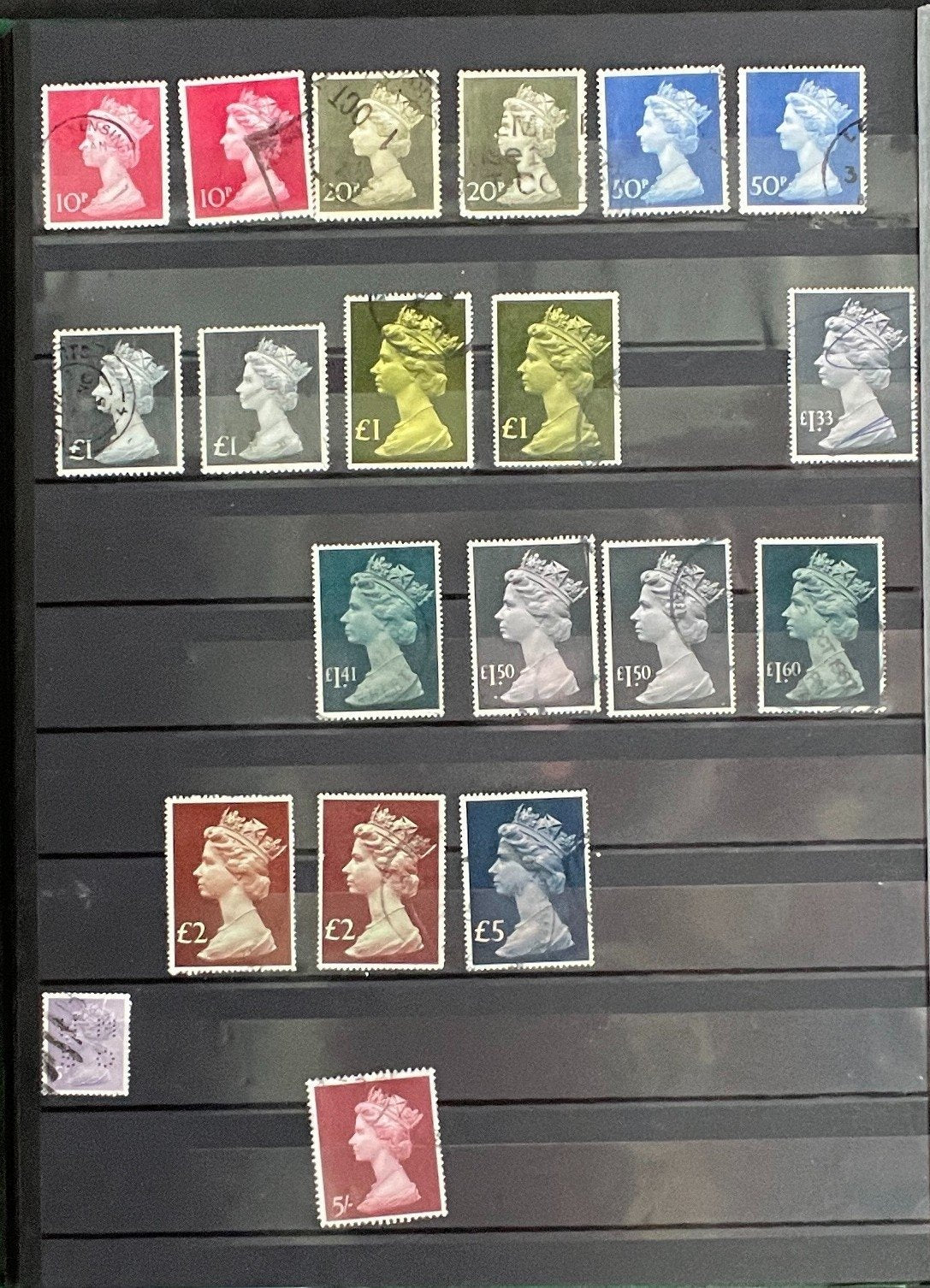 Machin Stamp Collection Stock Book Hundreds of Stamps Mint & Used ZAYIX