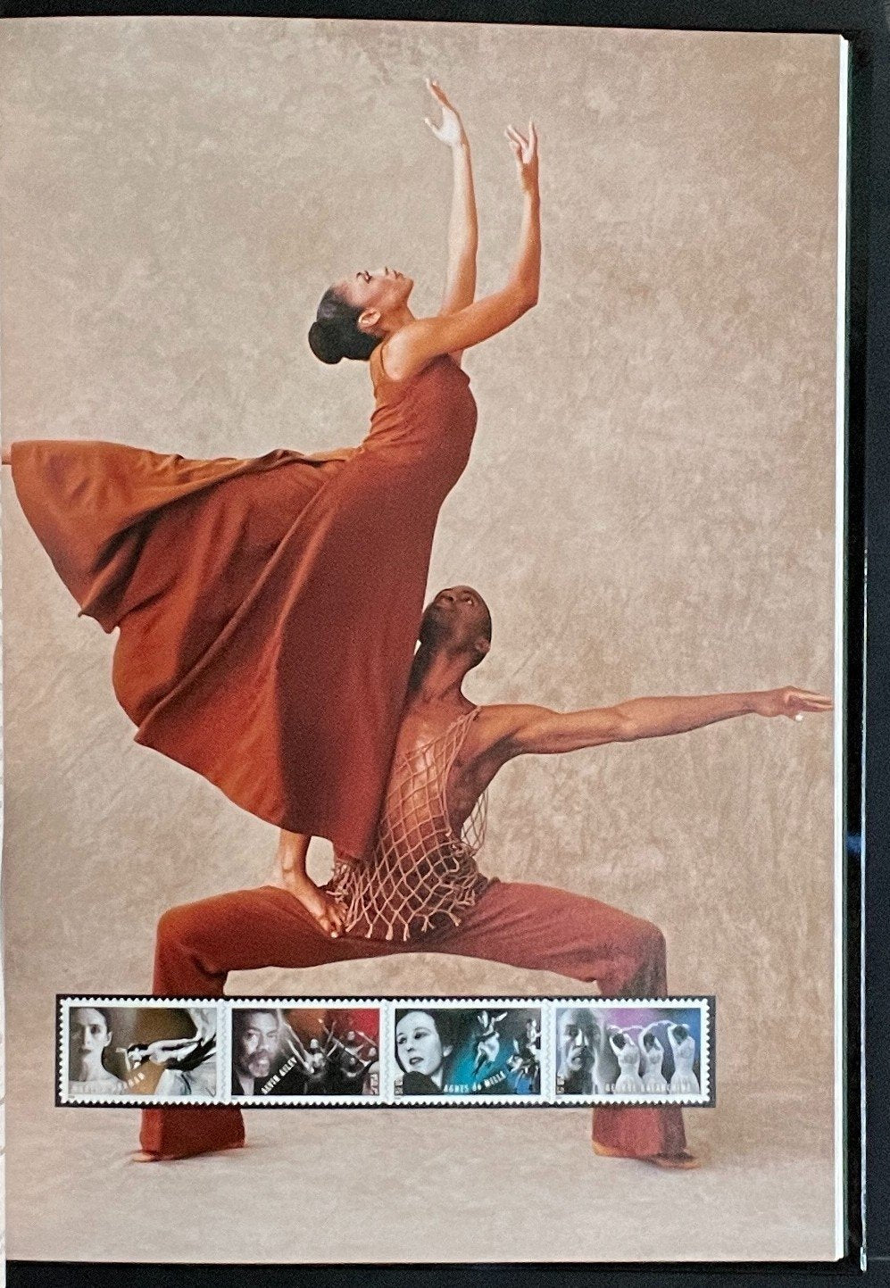 United States The 2004 Commemorative Stamp Yearbook Hard Cover Mint Sets ZAYIX