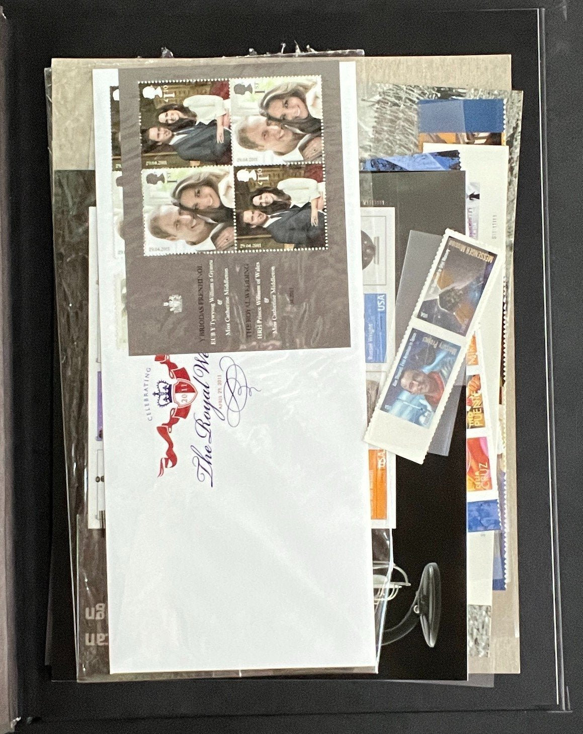 United States The 2011 Commemorative Stamp Yearbook Hard Cover Mint Sets ZAYIX