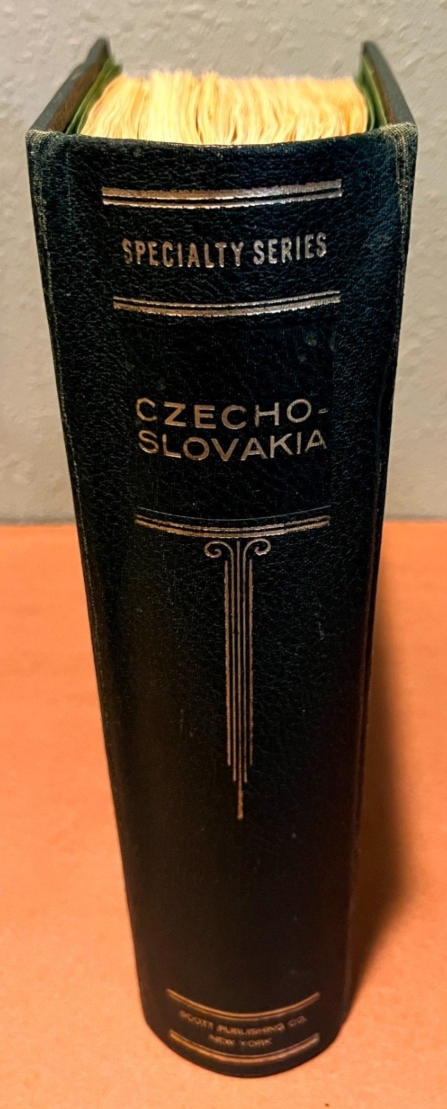 Czechoslovakia Stamp Collection Scott Album Mint & Used 1920-1985  ZAYIX