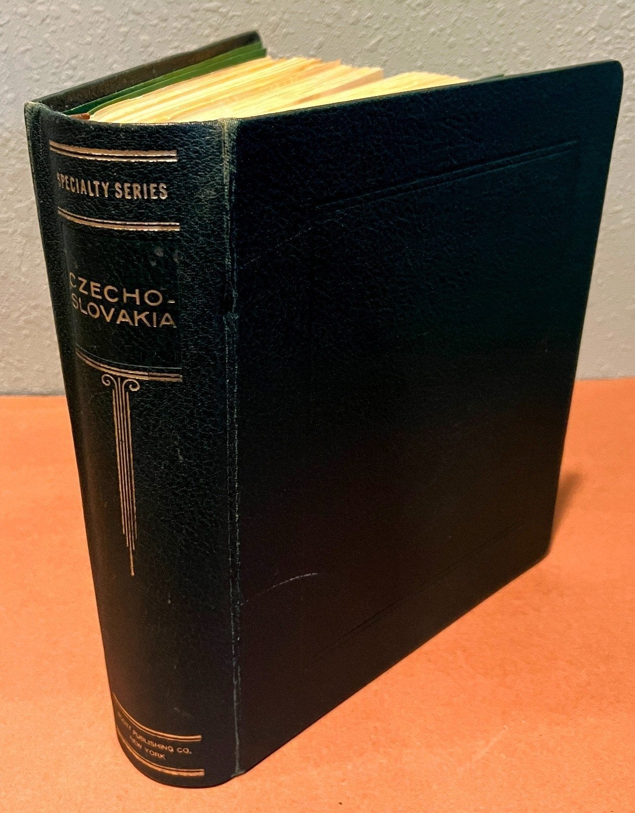 Czechoslovakia Stamp Collection Scott Album Mint & Used 1920-1985  ZAYIX