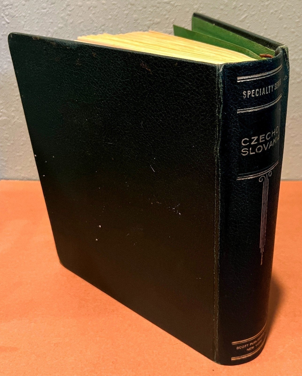 Czechoslovakia Stamp Collection Scott Album Mint & Used 1920-1985  ZAYIX