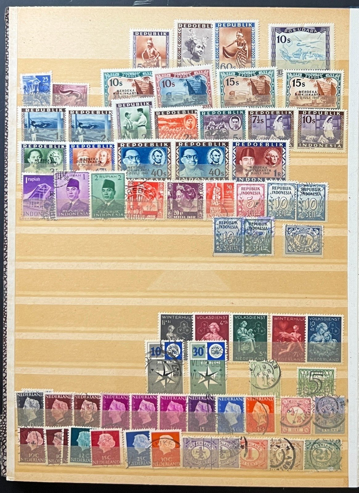 World & U.S. Stamp Collection Stockbook Hundreds Of Stamps Mint & Used ZAYIX