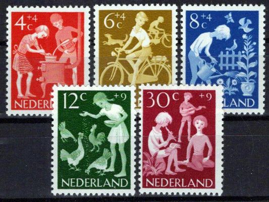 Netherlands B368-B372 MNH Semi-Postal Youth Activities Zayix Stamps 0225S0269M
