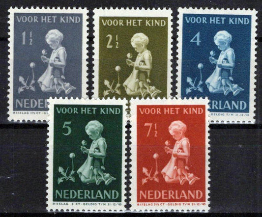 Netherlands B129-B133 MNH Semi-Postal Child With Flowers Zayix Stamps 0225S0483M